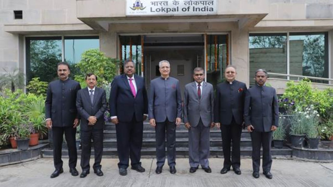 Usthadian Academy / New Members Sworn In at Lokpal of India